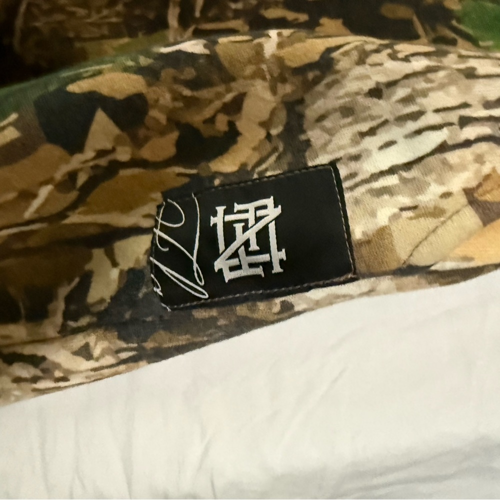 Women's Oversized Camo Sweatpants - Picture 6 of 6